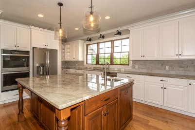 9-Middle kitchen island with Quartzite Allure countertop